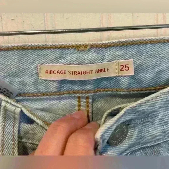 Levi’s Ribcage Straight Ankle Womens Ripped Button Fly Jeans Sz 25 Like new ! - Picture 5 of 5